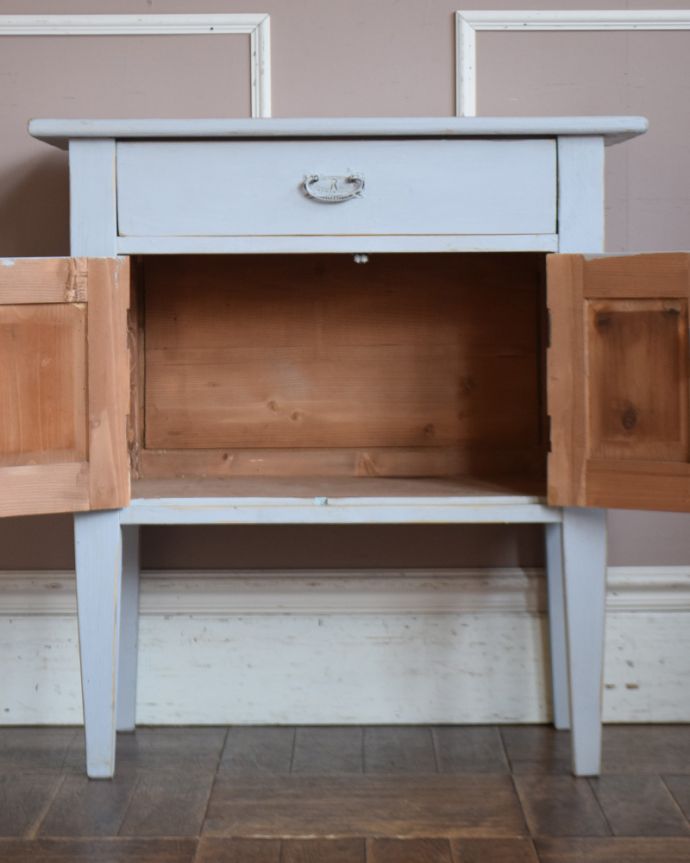 アンティークのキャビネット　アンティーク家具　アンティークのフレンチインテリア、引き出しと扉が付いたスモールキャビネット。二枚扉の奥はたっぷり収納。(d-1259-f)