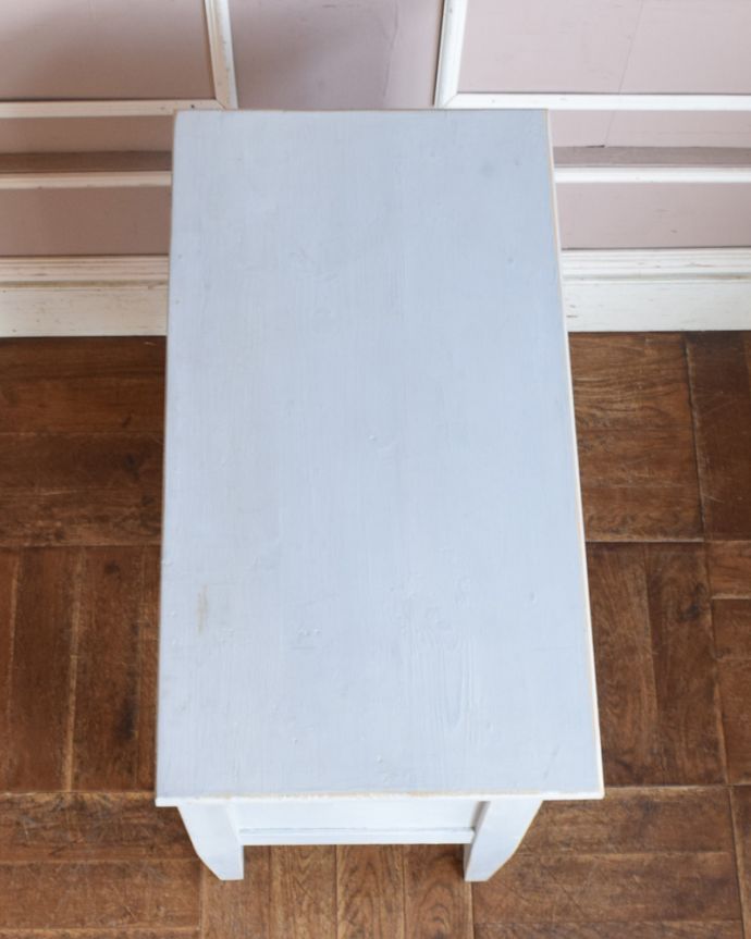 アンティークのキャビネット　アンティーク家具　アンティークのフレンチインテリア、引き出しと扉が付いたスモールキャビネット。天板もキレイに仕上げました。(d-1259-f)