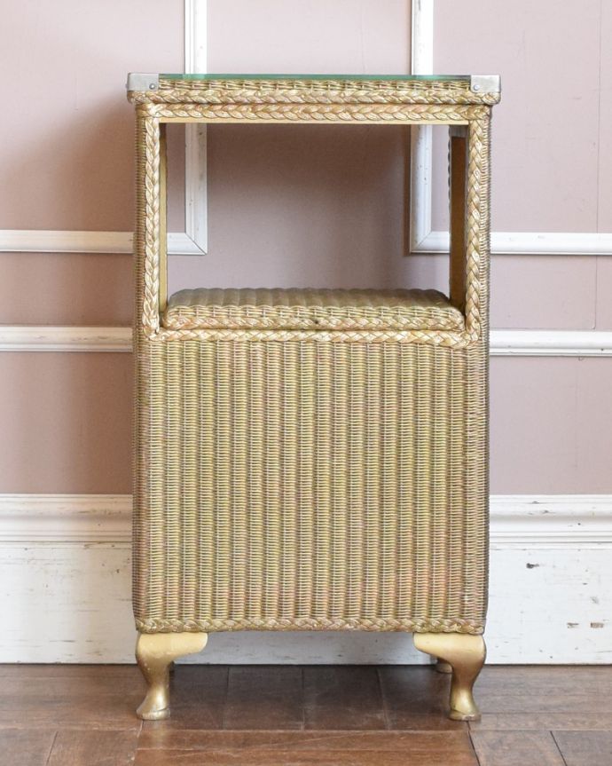 ロイドルーム　アンティーク家具　ロイドルームのベッドサイドキャビネット、丈夫なアンティーク家具。オープン棚にはよく使うものを。(d-1260-f)