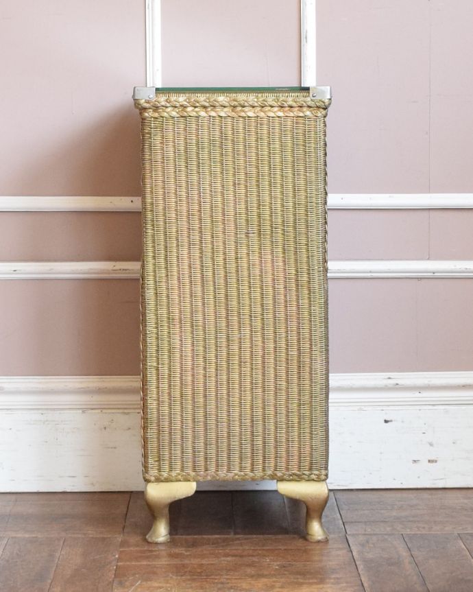 ロイドルーム　アンティーク家具　ロイドルームのベッドサイドキャビネット、丈夫なアンティーク家具。サイドはこんな感じです。(d-1260-f)