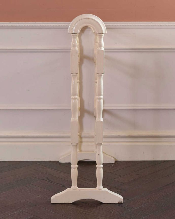 タオルハンガー アンティーク家具 室内干しが楽しくなるアンティークのアーチ型タオルハンガー(タオルレイル)。横から見てもステキ横から見るとこんな感じ。(d-1267-f)