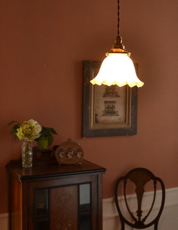 ペンダントライト　照明・ライティング　色がとっても美しい・・・アンティークオパールセント シェードペンダントライト（器具セット付き）。あたたかい光がお部屋を包み込みます。(d-1278-z)