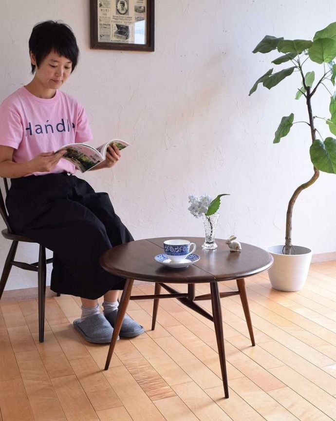 アンティークのテーブル　アンティーク家具　アーコールのヴィンテージ家具、ドロップリーフコーヒーテーブル（伸張式）。めずらしい形のアーコールのコーヒーテーブルちょっとめずらしいゲートレッグタイプのアーコールのコーヒーテーブル。(d-1283-f)