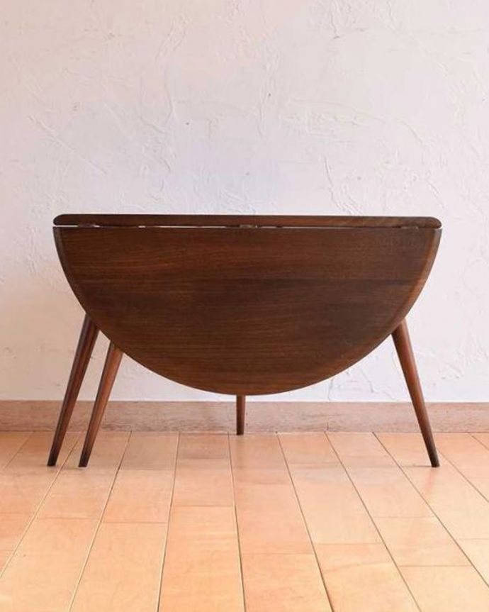 アンティークのテーブル　アンティーク家具　アーコールのヴィンテージ家具、ドロップリーフコーヒーテーブル（伸張式）。こっちから見ると･･･可愛いでしょう～?!360度、どの角度から見てもスマートです。(d-1283-f)