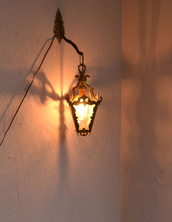 壁付けブラケット　照明・ライティング　フランス輸入のアンティーク照明、ガラスシェードの素敵なウォールランプ。存在感のある素敵なアンティークのウォールランプ。(d-1283-z)