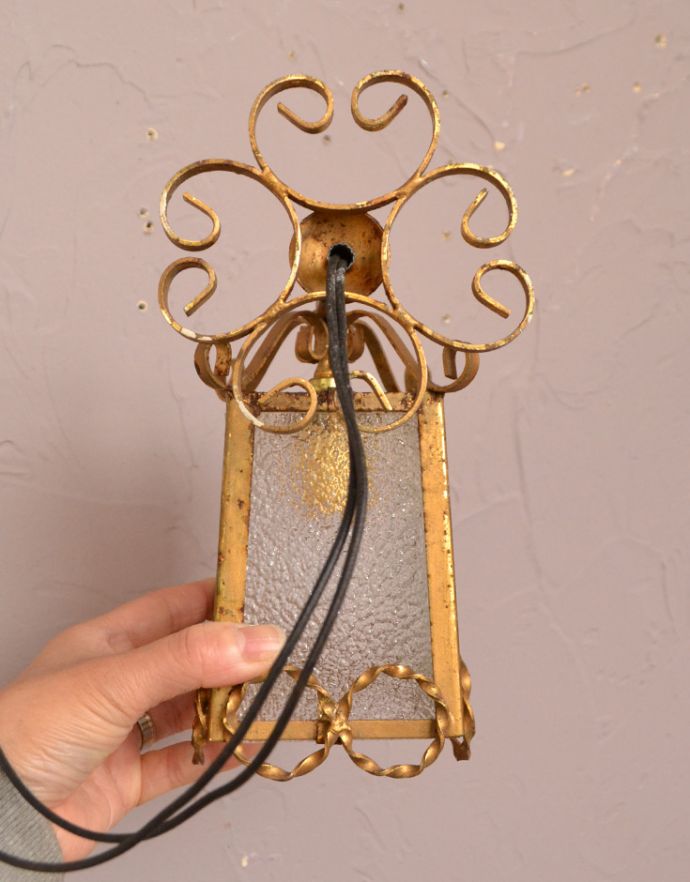 壁付けブラケット　照明・ライティング　フランスのアンティーク照明、ガラスシェードの素敵なウォールランプ（Ｅ17シャンデリア球付）。※配線に直結するので、電気屋さんによる取り付け工事が必要です。(d-1285-z)