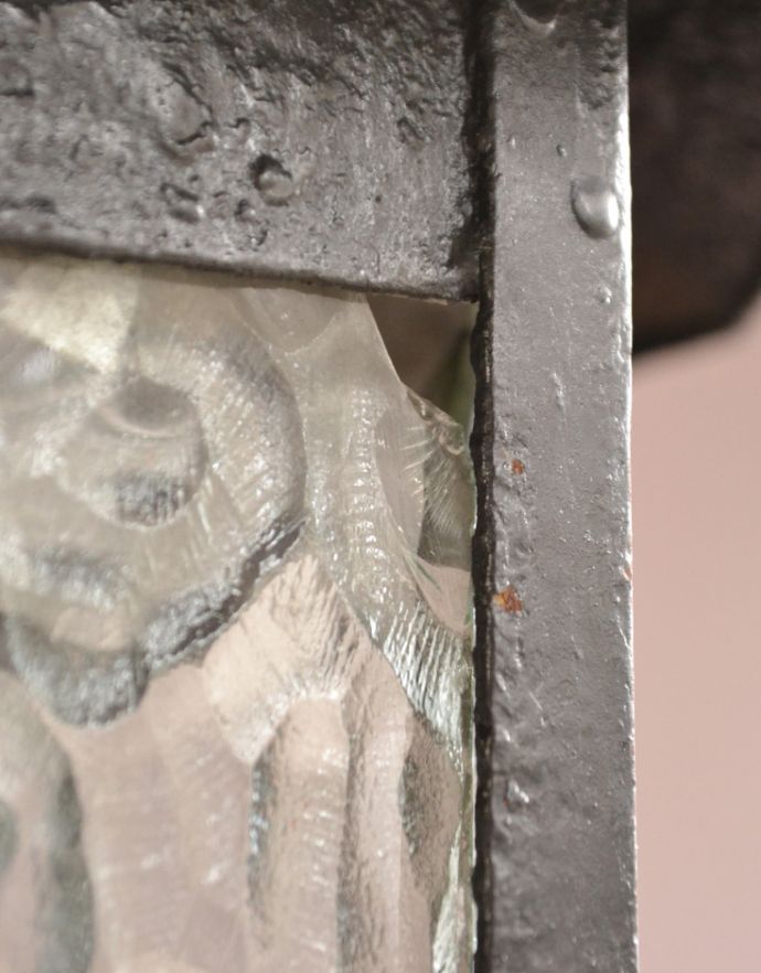 ペンダントライト　照明・ライティング　フランスから到着、アンティークペンダントランプ（Ｅ17シャンデリア球付）。アンティークは新品ではないので、経年変化によるキズはありますが、専門の職人によって目立たないようにキレイにお直しをしています。(d-1286-z)