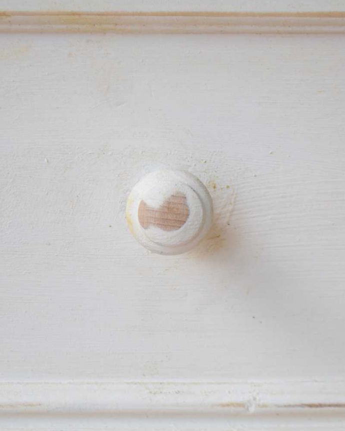 アンティークのキャビネット　アンティーク家具　テレビボードにピッタリ！フレンチホワイトのアンティークサイドボード。持ちやすい取っ手。(d-1295-f)