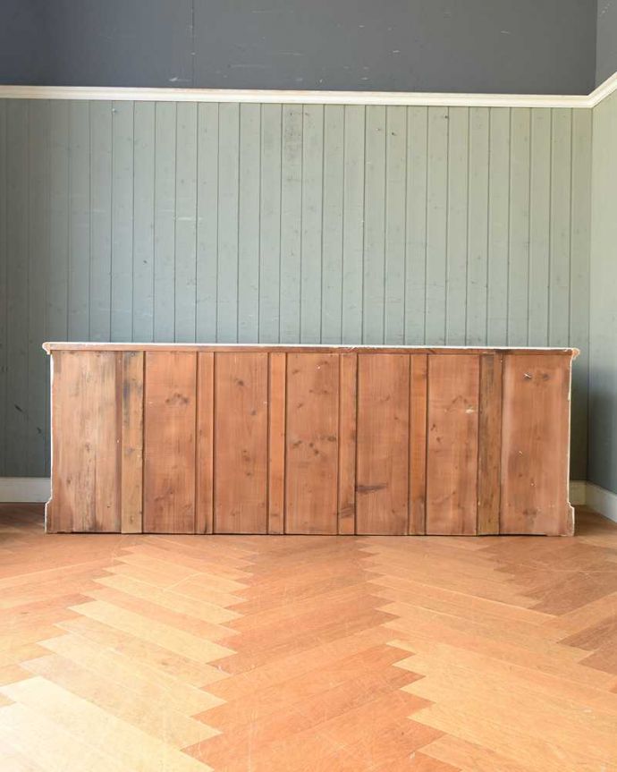 アンティークのキャビネット　アンティーク家具　テレビボードにピッタリ！フレンチホワイトのアンティークサイドボード。後ろ姿も見て下さい。(d-1295-f)