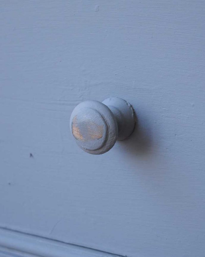 アンティークのキャビネット　アンティーク家具　ペイントのアンティーク家具、フランスのグリアージュキャビネット（ワードローブ）。素朴なデザインアンティークらしい素朴なデザイン。(d-1296-f)