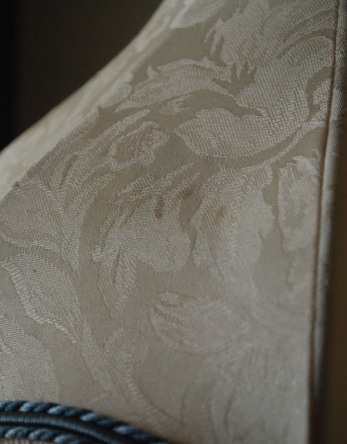 スタンドライト 照明・ライティング フランスで出合ったアンティーク照明、フリンジ付きシェードのアイアン製テーブルランプ(E17シャンデリア球付)。シェードは当時のままのもの。(d-1297-z)