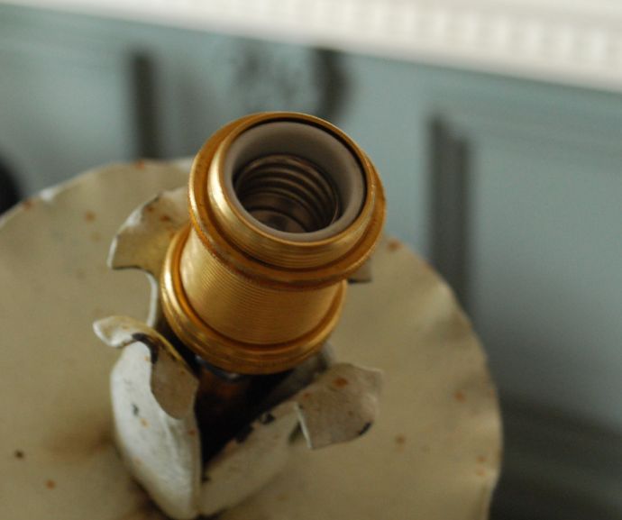 スタンドライト 照明・ライティング フランスで出合ったアンティーク照明、フリンジ付きシェードのアイアン製テーブルランプ(E17シャンデリア球付)。しっかりオーバーホウルをしたので、ご安心下さい。(d-1297-z)