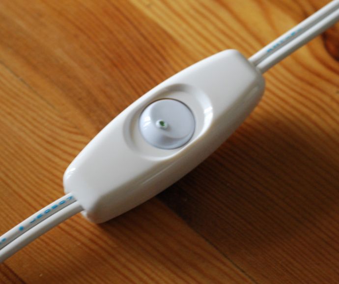 スタンドライト 照明・ライティング フランスで出合ったアンティーク照明、フリンジ付きシェードのアイアン製テーブルランプ(E17シャンデリア球付)。スイッチです。(d-1297-z)