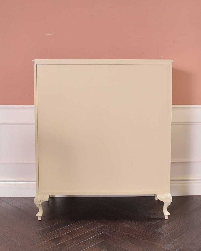 アンティークのチェスト アンティーク家具 憧れのアンティークのフレンチ家具、真っ白な5段チェスト。後ろ姿もキレイなんです。(d-1299-f)