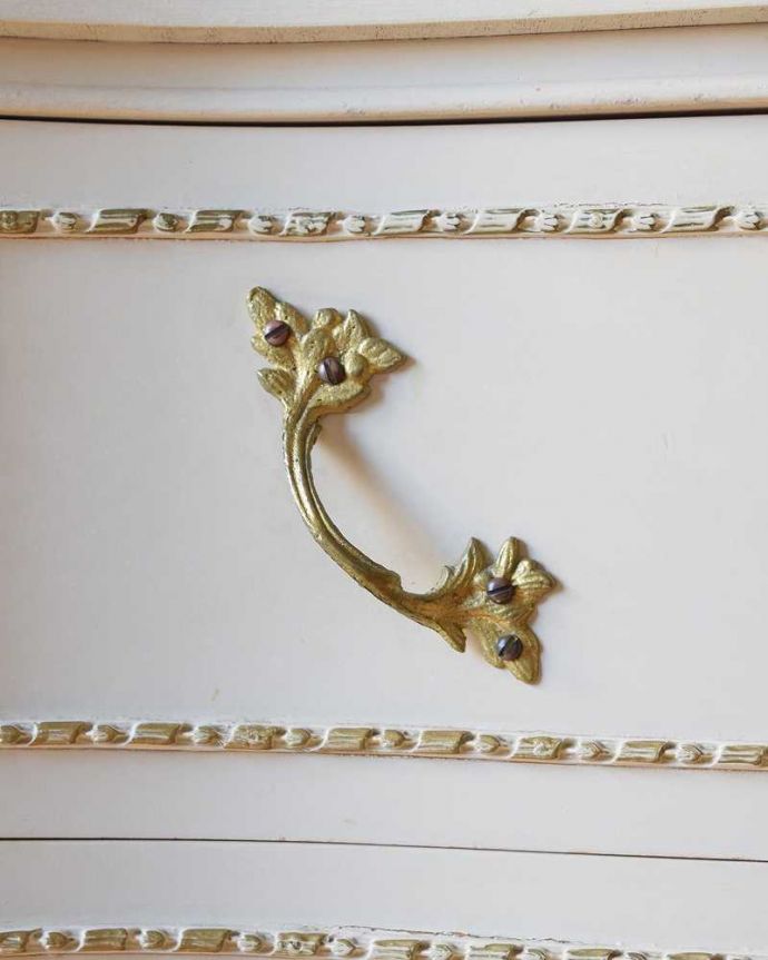 アンティークのドレッサー　アンティーク家具　ミラーのフレームまで可愛いドレッシングテーブル（鏡台）、アンティークのフレンチインテリア。取っ手のデザインも優雅取っ手のデザインもアンティークのものは凝っていて美しいんです。(d-1300-f)