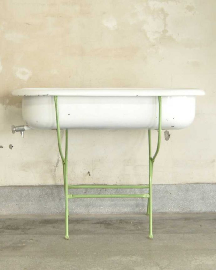 ガーデニング家具 アンティーク家具 海外輸入のアンティーク家具、可愛いベビーバス(ミントグリーン)。こちら側も見て下さい。(d-1303-f)