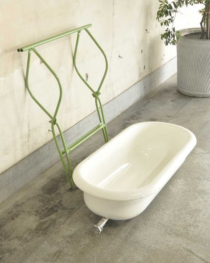 ガーデニング家具 アンティーク家具 海外輸入のアンティーク家具、可愛いベビーバス(ミントグリーン)。このようにばらすこともできます。(d-1303-f)