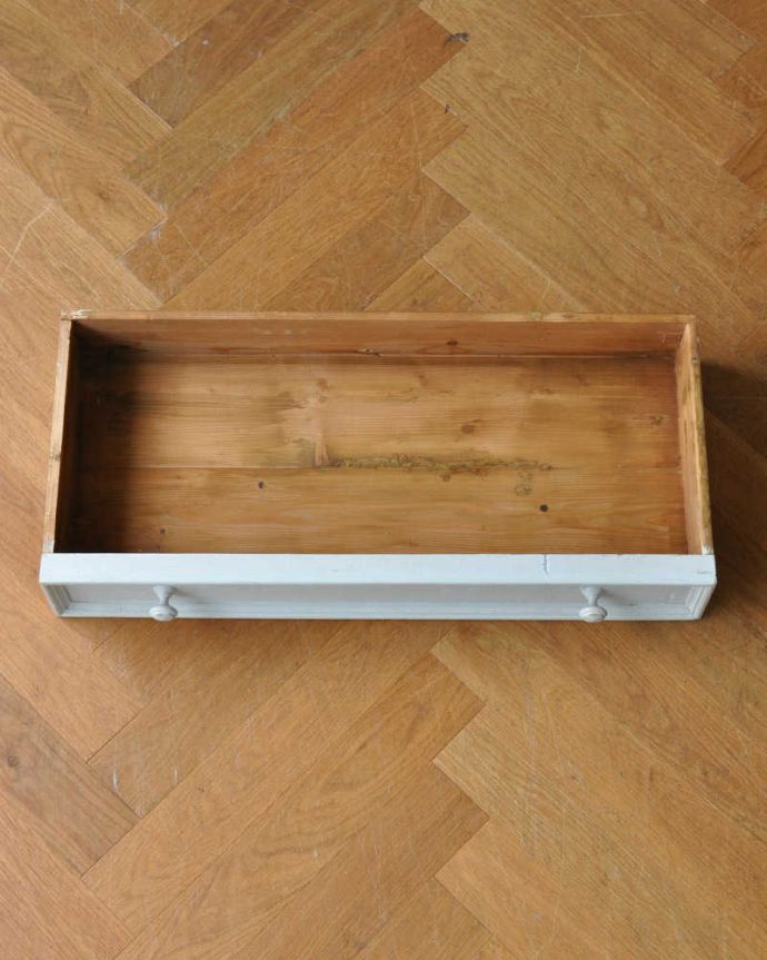 アンティークのキャビネット　アンティーク家具　フランスから届いたアンティーク家具、ホワイトペイントのキャビネット（カウンター）。引き出しの中もキレイです。(d-1307-f)