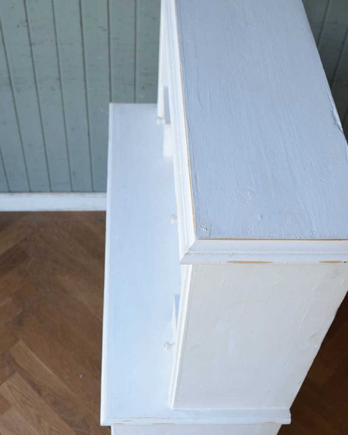 アンティークのキャビネット　アンティーク家具　ペイント仕上げのお洒落なブックシェルフ、フランスのアンティーク家具（キャビネット）。天板部分もキレイに仕上げました。(d-1309-f)