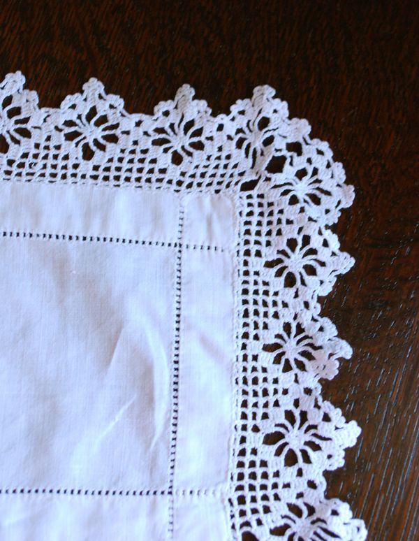 可愛い縁どりのレース、フランスアンティークドイリーレース(d-1310-z