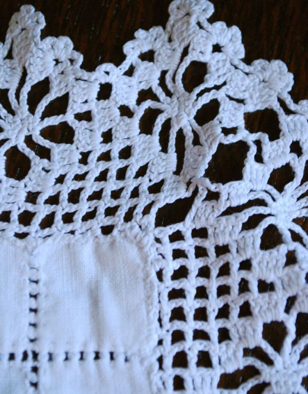 可愛い縁どりのレース、フランスアンティークドイリーレース(d-1310-z