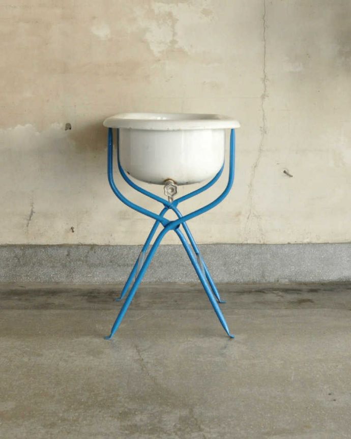 ガーデニング家具　アンティーク家具　フレンチカラーのベビーバス（ライトブルー）、おしゃれなアンティーク家具。こちら側も見て下さい。(d-1313-f)