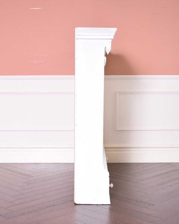 アンティークのキャビネット　アンティーク家具　ホワイトペイントのオシャレなアンティーク家具、本棚としても使えるディッシュラック。横から見ても素敵なんですもちろん、横から見てもキレイに仕上がっているので、いろんな場所に置いて使って下さい。(d-1315-f)