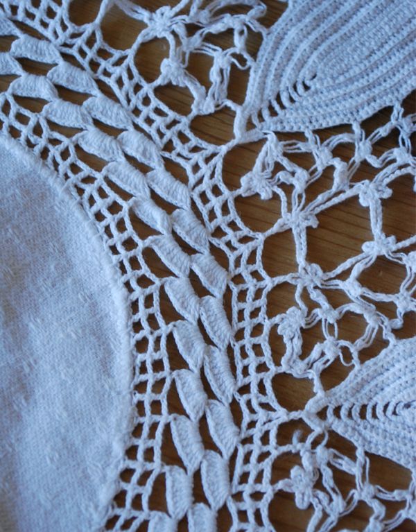 ミルクピッチャー アンティーク雑貨 手作りのぬくもりと華やかさが魅力のアンティーク ドイリーレース。ハンドメイドの繊細さとあたたかさがあります。(d-1346-z)