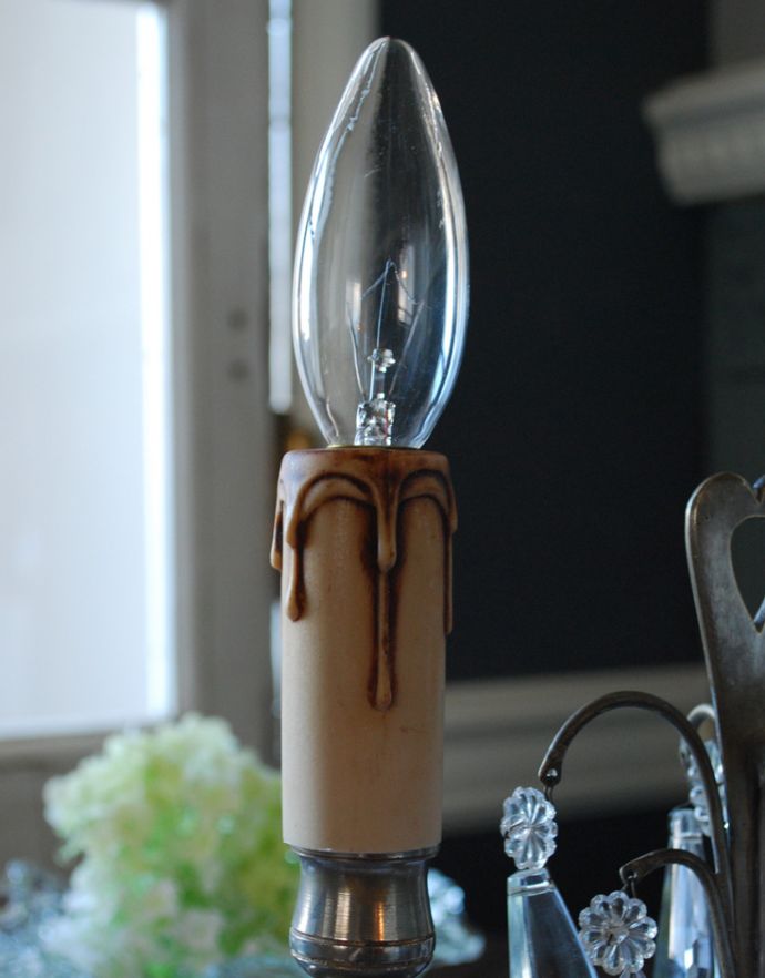 スタンドライト 照明・ライティング 美しいフランスのテーブルランプ、アンティークのシャンデリア(2灯)。本物のキャンドルのように仕上げたデザインです。(d-1386-z)