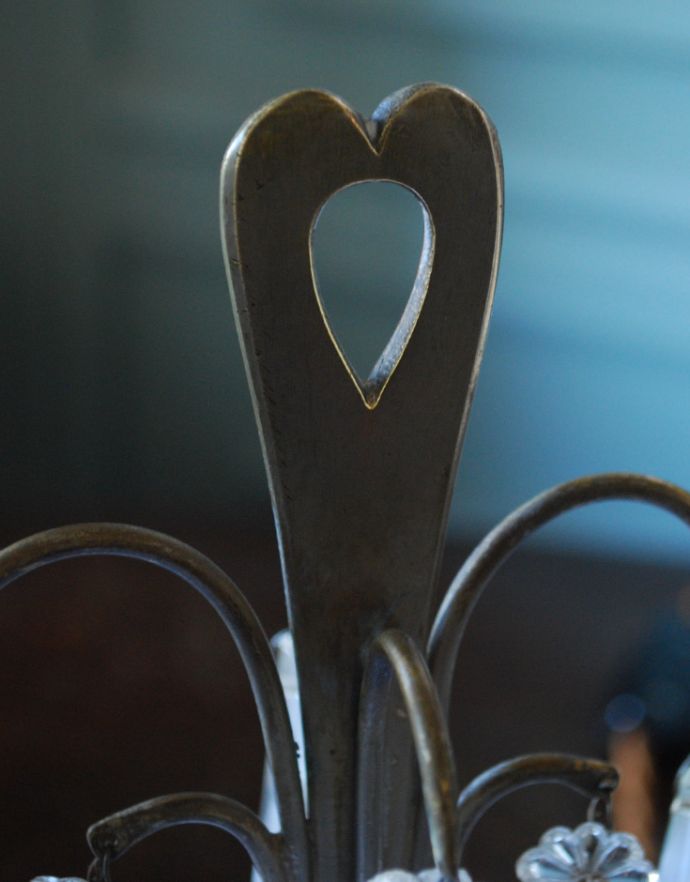 スタンドライト 照明・ライティング 美しいフランスのテーブルランプ、アンティークのシャンデリア(2灯)。ハートモチーフにも見える可愛らしいデザインです。(d-1386-z)