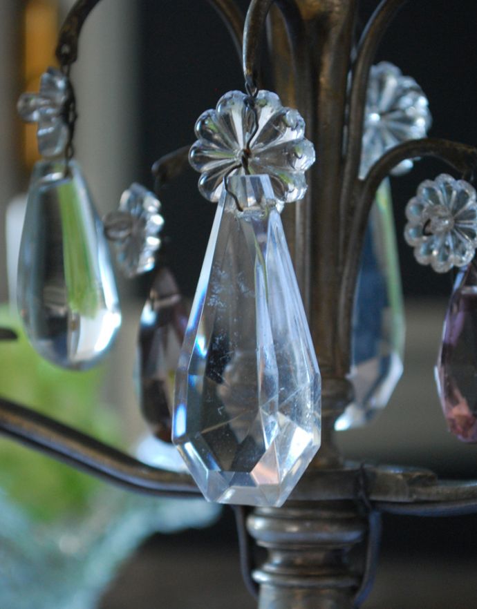 スタンドライト 照明・ライティング 美しいフランスのテーブルランプ、アンティークのシャンデリア(2灯)。アンティークのため、ガラスには写真に映らない多少の欠け・傷がある場合がありますが、使用上問題はありませんので、ご了承下さい。(d-1386-z)