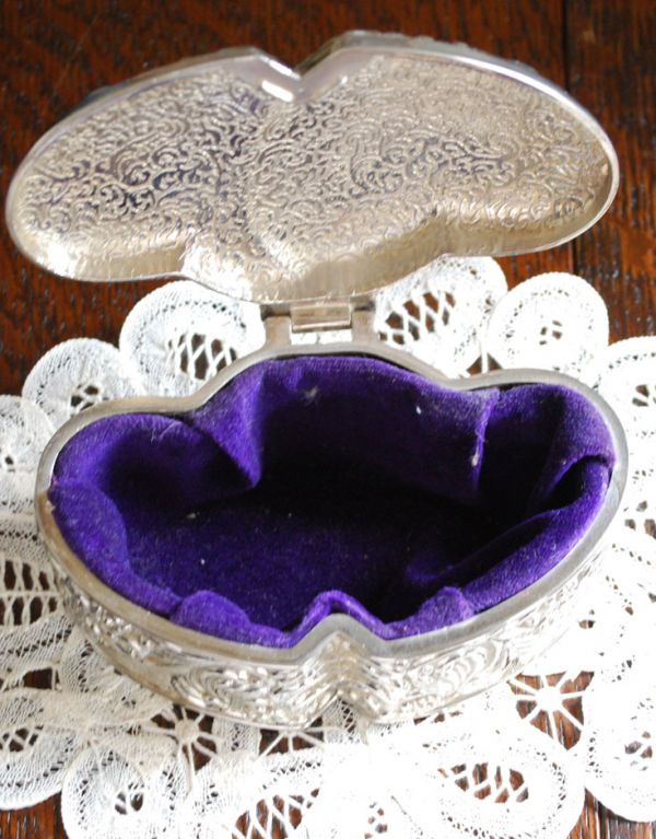 英国シルバープレート、銀のアンティークジュエリーボックス（小物入れ