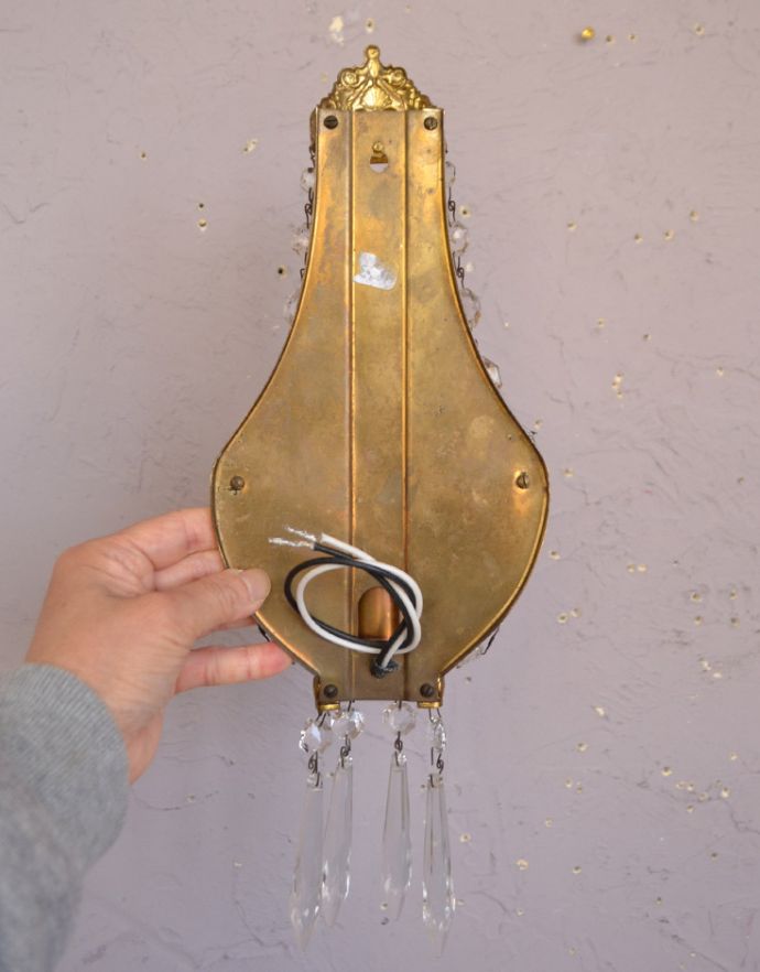 壁付けブラケット　照明・ライティング　ガラスパーツがたっぷり付いた、フランスアンティーク照明、ウォールブラケット（壁付けシャンデリア）（Ｅ17シャンデリア球付）。※配線に直結するので、電気屋さんによる取り付け工事が必要です。(d-1390-z)