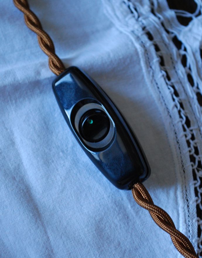 スタンドライト　照明・ライティング　ガラスコラムの美しいテーブルシャンデリア、フランスアンティーク照明（Ｅ17シャンデリア球付）。スイッチです。(d-1392-z)