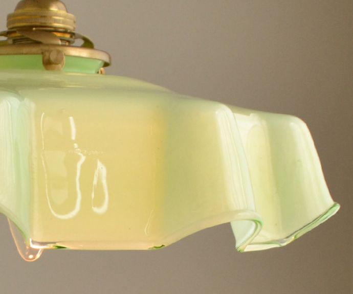 ペンダントライト　照明・ライティング　フレッシュなカラーのアンティークペンダントライト（コード・シャンデリア電球・ギャラリーA付き）。シェードから漏れる光に癒されます。(d-1420-z)