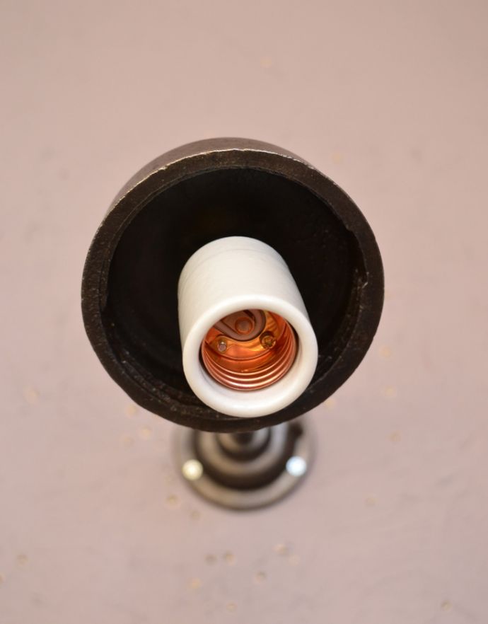 壁付けブラケット　照明・ライティング　フランスから到着したアンティーク照明ポーチライト(外灯）デッキランプ(E26球）。防雨使用で日本球がお使いいただけます。(d-1426-z)