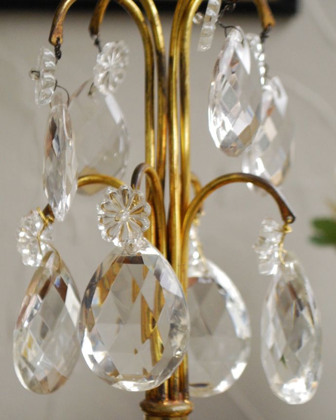 スタンドライト　照明・ライティング　美しいテーブルシャンデリア、フランスアンティーク照明（Ｅ17シャンデリア球付）。アンティークのため、ガラスには写真に映らない多少の欠け・傷がある場合がありますが、使用上問題はありませんので、ご了承下さい。(d-1440-z)