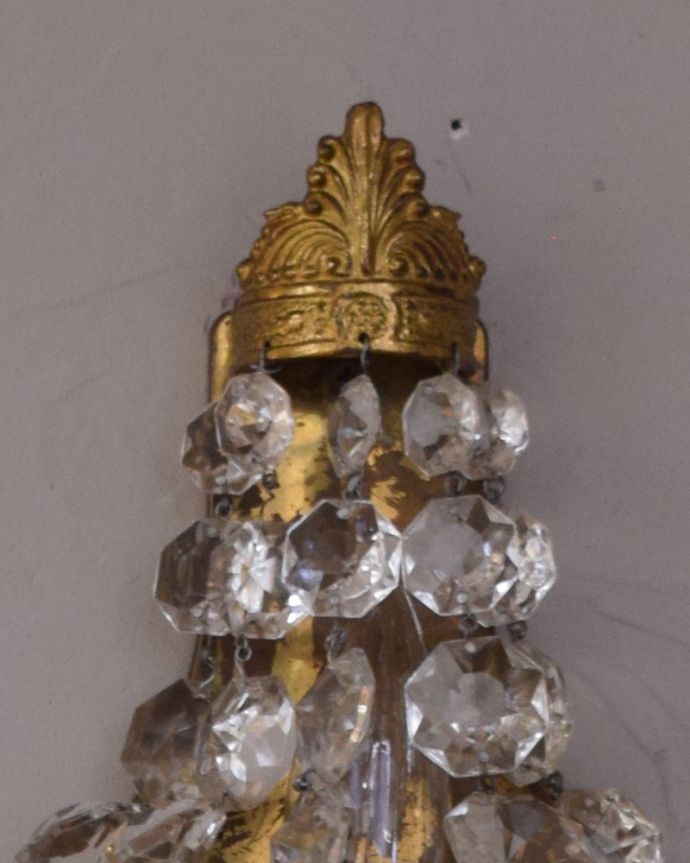 壁付けブラケット　照明・ライティング　フランスのアンティークウォールシャンデリア（壁付け照明）（Ｅ17シャンデリア球付）。真鍮部分にも飾りが入っていて、とてもオシャレです。(d-1445-z)