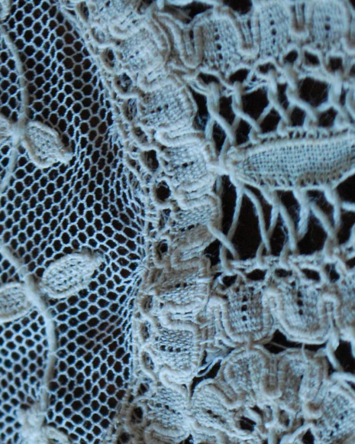 ミルクピッチャー アンティーク雑貨 とっても繊細なデザインにうっとり、可愛いアンティークドイリーレース。アンティークのため、多少の汚れやシミがある場合がありますが、使用上問題はありませんので、ご了承下さい。(d-1452-z)