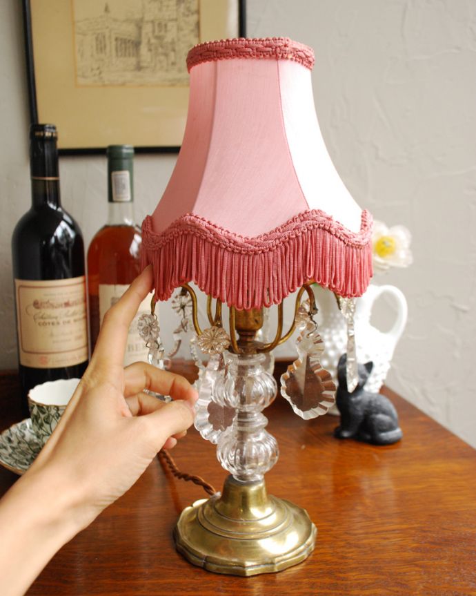 スタンドライト 照明・ライティング フリンジシェード付きのアンティークテーブルシャンデリア(E17丸球付)。隅々までこだわったデザインなのでどこから見ても楽しめます。(d-1461-z)