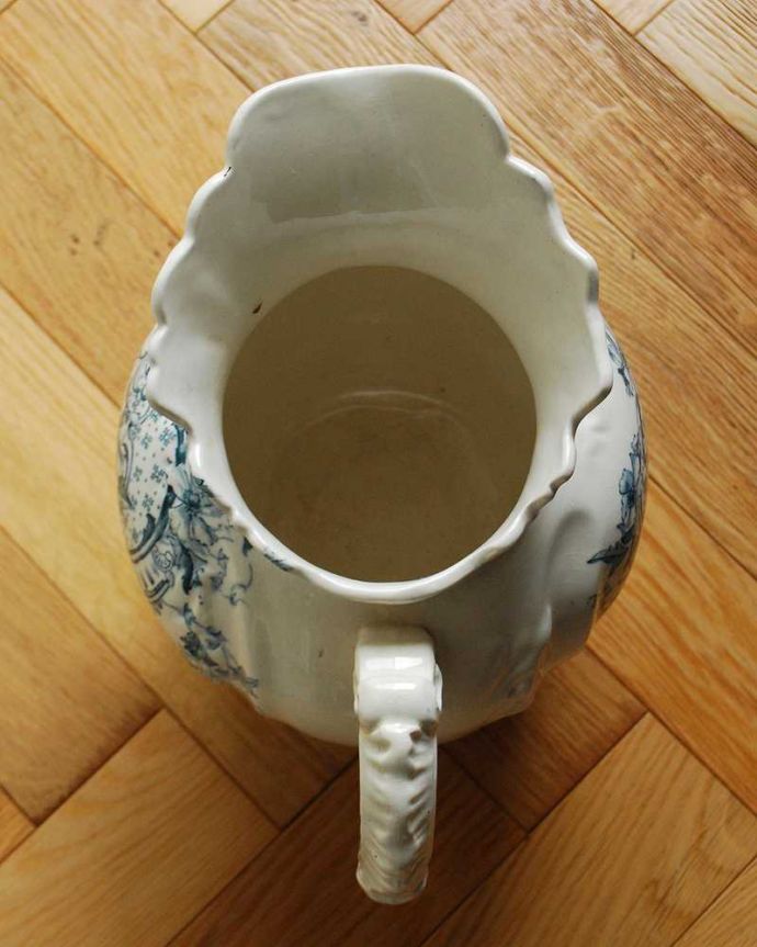 アンティーク 陶磁器の雑貨 アンティーク雑貨 芸術品のような美しさ、イギリス輸入のアンティークジャグ。上から見るとこんな感じです。(d-1470-z)