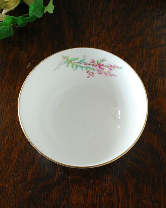 アンティーク 陶磁器の雑貨　アンティーク雑貨　ヒースの花がデザインされたアンティークシュガーポット（Bell Heather）。アンティークなので多少のキズ・汚れがある場合があります。(d-1491-z)