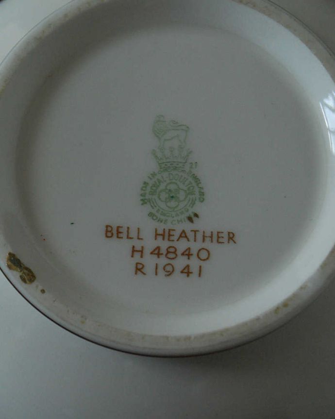 アンティーク 陶磁器の雑貨　アンティーク雑貨　ヒースの花がデザインされたアンティークシュガーポット（Bell Heather）。ロゴがプリントされています。(d-1491-z)