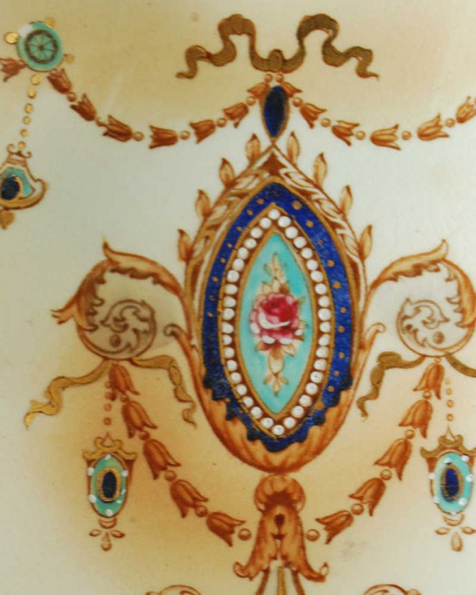 アンティーク 陶磁器の雑貨　アンティーク雑貨　お花模様が上品なクラウンデボン、美しいアンティークのボウル。ハンドペイントで描かれたお花がロマンチックです。(d-1541-z)