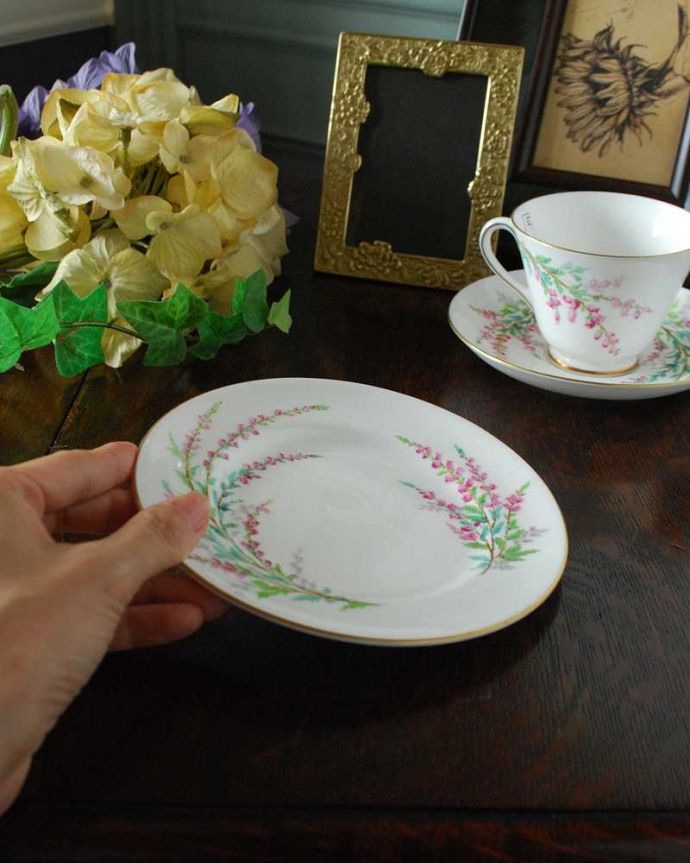 アンティーク 陶磁器の雑貨　アンティーク雑貨　ヒースの花がデザインされたアンティークプレート（Bell Heather）。普段使いにもピッタリ！。(d-1563-z)