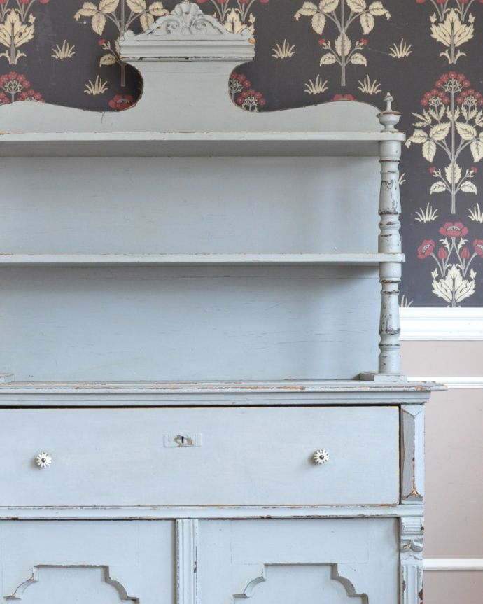 アンティークのキャビネット アンティーク家具 フランスのアンティーク家具、大人っぽいグレーカラーのドレッサー。現代的な家電を置いても違和感なくオシャレに馴染みます。(d-712-f-1)