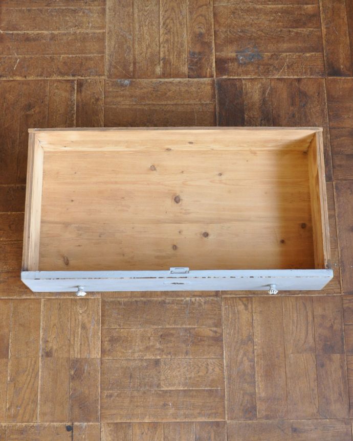 アンティークのキャビネット アンティーク家具 フランスのアンティーク家具、大人っぽいグレーカラーのドレッサー。引き出しの内側もキレイな状態なので何でも入れられます。(d-712-f-1)