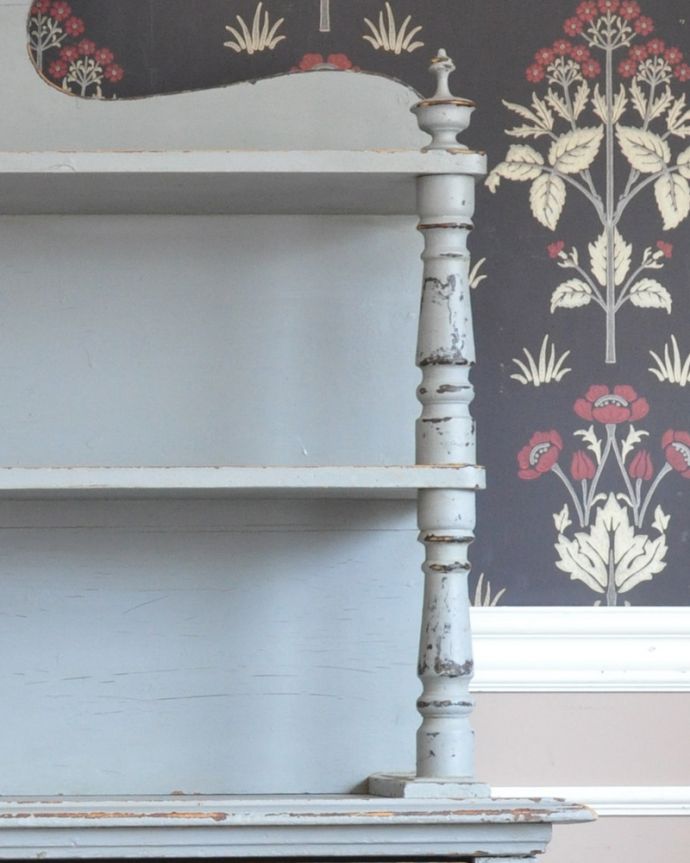 アンティークのキャビネット アンティーク家具 フランスのアンティーク家具、大人っぽいグレーカラーのドレッサー。飾り棚の装飾が凝っていて、美しいんです。(d-712-f-1)