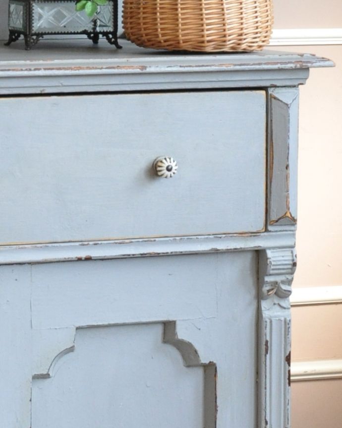 アンティークのキャビネット アンティーク家具 フランスのアンティーク家具、大人っぽいグレーカラーのドレッサー。風合いがいい感じの取っ手。(d-712-f-1)