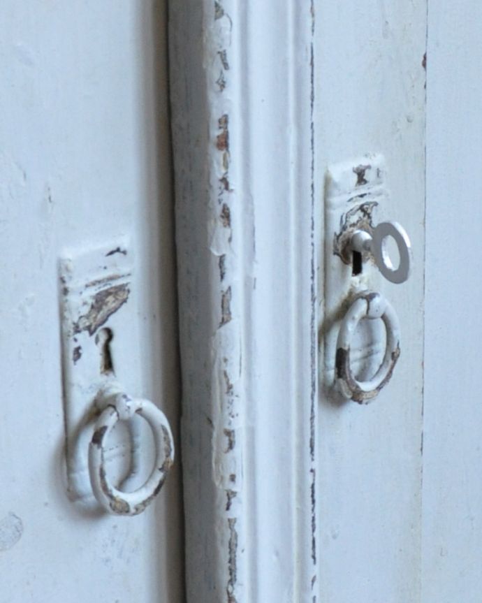 アンティークのキャビネット アンティーク家具 フランスのアンティーク家具、大人っぽいグレーカラーのドレッサー。鍵は付いていますが、引き出し、扉共に使用する事はできません。(d-712-f-1)